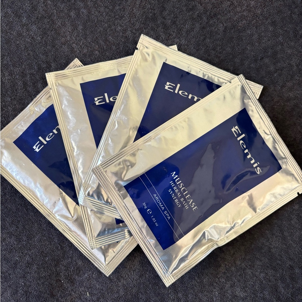 ELEMIS Musclease Active Body Oil Packets - Blue and Silver